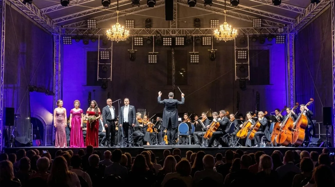 OPERA FEST – orchester a sólisti na pódiu pod holým nebom